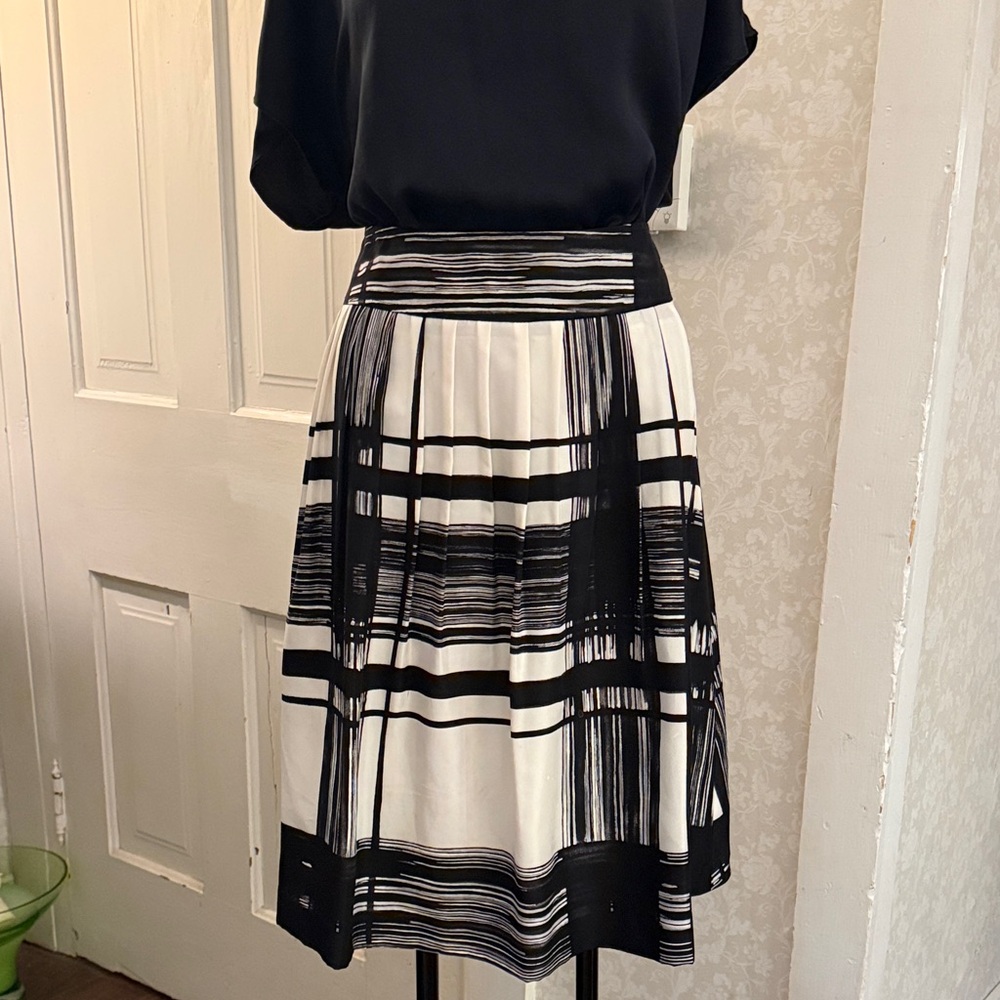 Talbots Collection 100% Silk Black Cream Windowpane Pleated Midi Skirt Sz 10